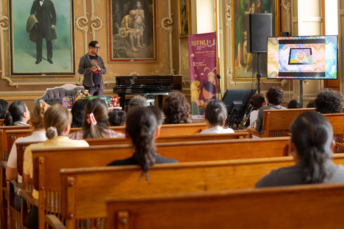 🌿 Arrancamos el 6º Encuentro de Escritoras y Escritores en Lenguas Originarias con Vicman Palacios, autor tlaxcalteca que presentó su colección de libros infantiles trilingües, pensados para acercar a las infancias a las lenguas originarias y su identidad.

#35FNLIyJ