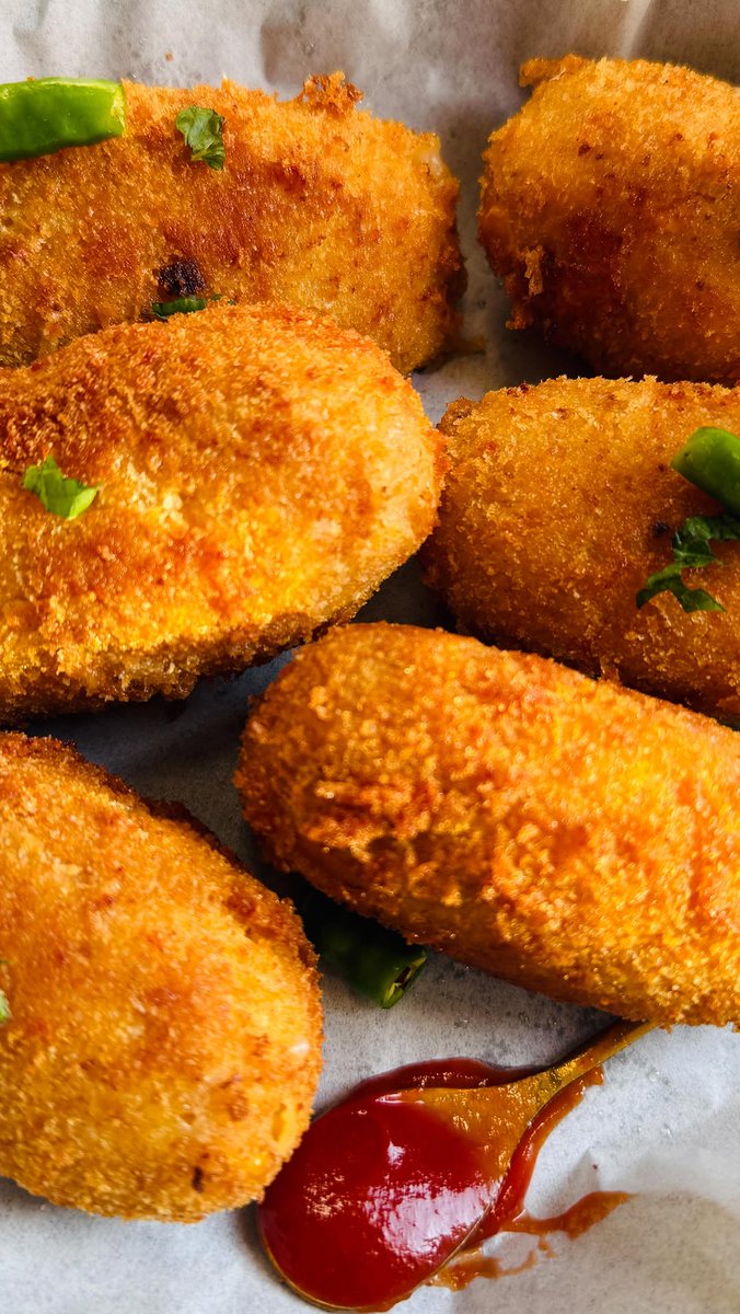 Pizza Croquettes 
from : bon_appetit_by_nadia resepmamiku.com/en/pizza-croqu…