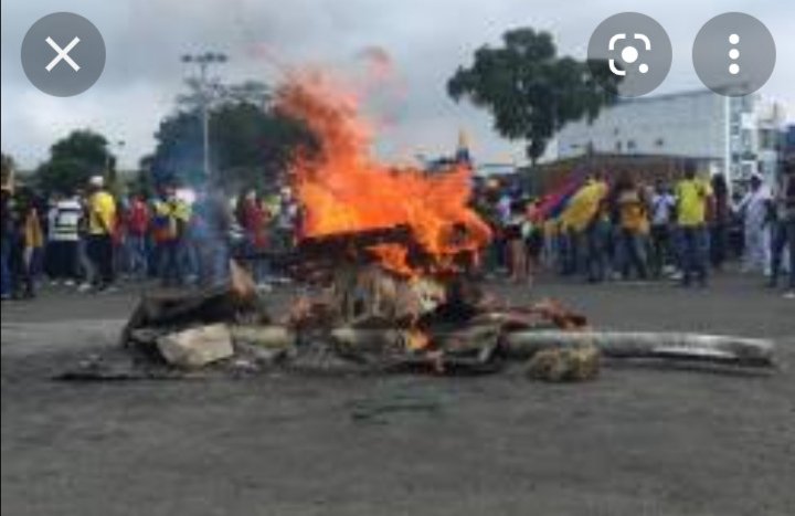 <a href="/petrogustavo/">Gustavo Petro</a> Señor paseante , farsante, delirante, inquilino de la casa de Nariño.
Cómo así piensan incendiar de nuevo el país con otra toma guerrillera
