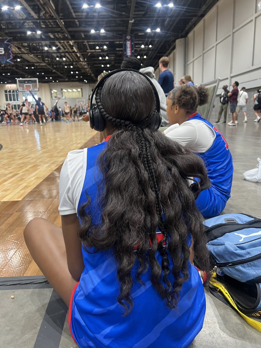 I had a amazing AAU season this summer and will have a even better one next season. The training and hours I spent in the gym will pay off come school season as I continue my journey. I would like to say thank you to my coaches as I look forward to my next AAU season!!