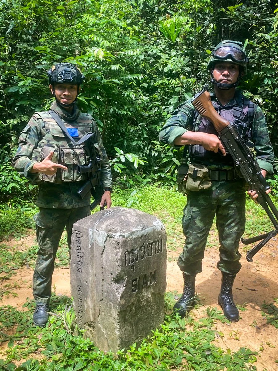 Catter65422769's tweet image. จะไม่บอกลาใครทั้งนั้น ผมจะกลับไปหาทุกคนเอง ครอบครัวรอผมอยู่ 
ทหารชายแดน 💂‍♂️🇹🇭
.. หมู่เอฟ

ขอให้ทหารกล้าทุกท่านปลอดภัย 💂🇹🇭