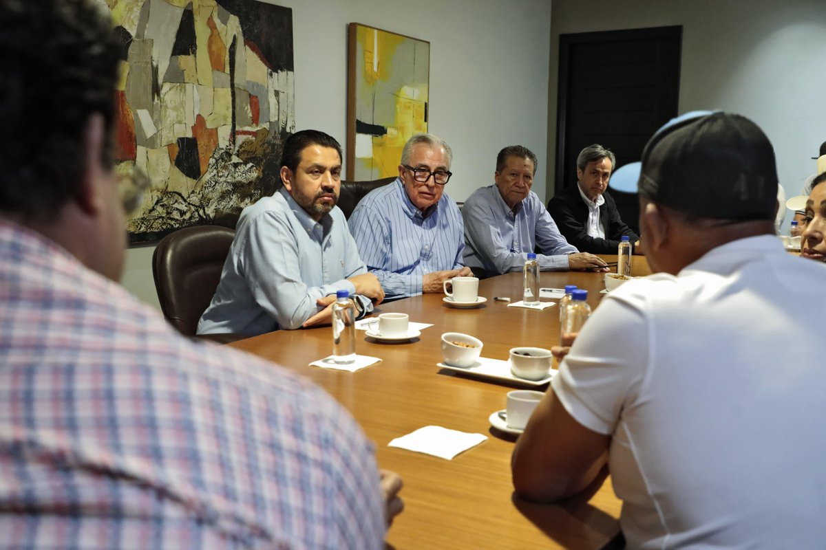 Ángulo Informativo (@anguloinforma) on Twitter photo #ÁnguloSinaloense | El gobernador de Sinaloa, <a href="/rochamoya_/">Rubén Rocha Moya</a>, gestiona reunión con la Segob para impulsar un esquema estable de comercialización del maíz
El 98% del apoyo federal ya fue pagado y se levanta el plantón en Palacio de Gobierno. Este jueves, productores irán a la CDMX #ÁnguloSinaloense | El gobernador de Sinaloa, <a href="/rochamoya_/">Rubén Rocha Moya</a>, gestiona reunión con la Segob para impulsar un esquema estable de comercialización del maíz
El 98% del apoyo federal ya fue pagado y se levanta el plantón en Palacio de Gobierno. Este jueves, productores irán a la CDMX