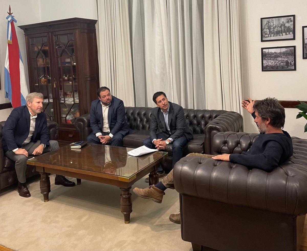 Visitando en Paraná a mis amigos <a href="/frigeriorogelio/">Rogelio Frigerio</a>, <a href="/MTroncosoER/">Manuel Troncoso</a> y <a href="/MauricioColello/">Mauricio J. Colello</a>, conversamos sobre el escenario electoral que se viene, en el que el <a href="/proeriosoficial/">PRO Entre Ríos ®</a> va a estar para acompañar el frente más amplio que se pueda para derrotar al kirchnerismo con contundencia.