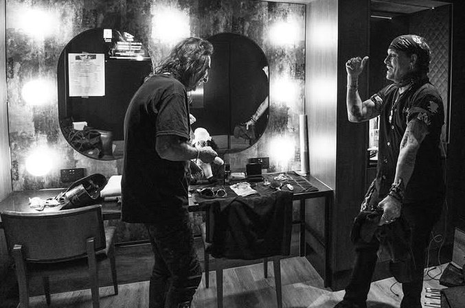 JohnnyDeppLoveo's tweet image. New pics of Johnny with Alice Cooper and band at O2 Arena in London last week! 
Credits to @cerealkyler 

#johnnydepp #alicecooper #o2arena