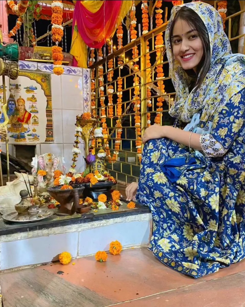 स्वर्ग में देवता भी उनका करते अभिनंदन 
जो हर पल महाकाल का करते वंदन ।।🔥❤️
🙏🙏हर हर महादेव🙏🙏