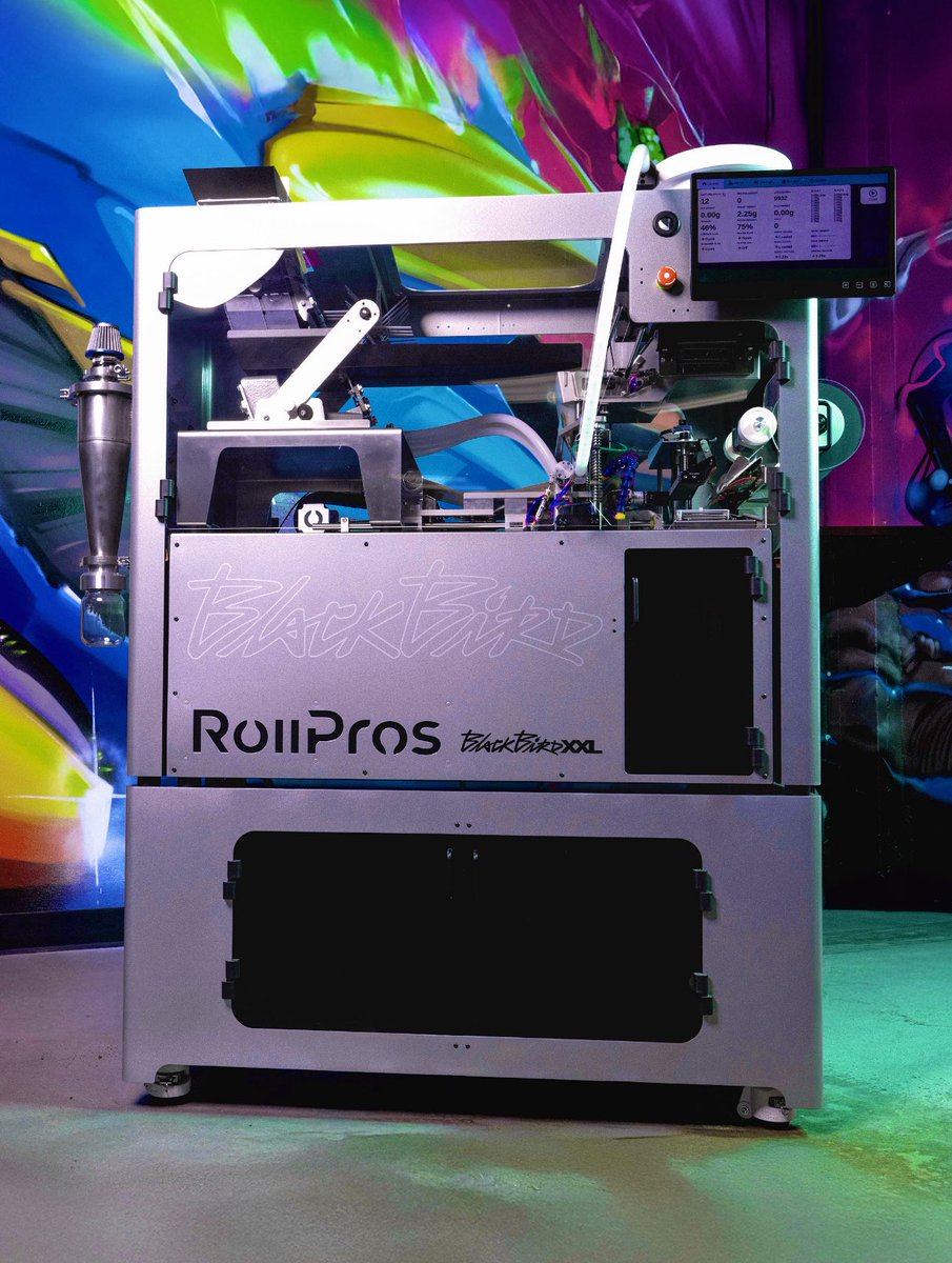 roll_pros's tweet photo. BIG NEWS FROM @ROLL_PROS
We took everything you love about the Blackbird and built it for blunts. Meet the Blackbird XXL โ bigger, bolder, and ready to change the game.
#blunts #cannabis #bigrollers #rollpros https://t.co/uqMXtnk0mg