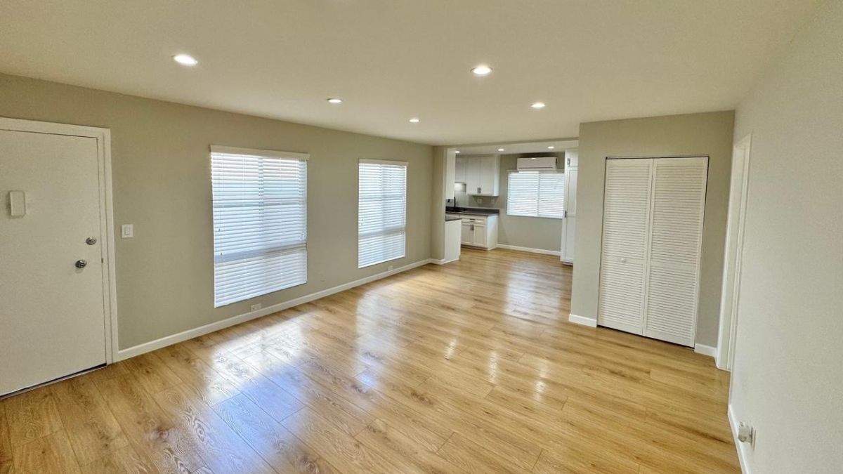 NeilMcD2000's tweet photo. For Lease 2BR,2BA Greater Hancock Park Area - https://t.co/11BXnqIDI9 https://t.co/RBPLrkoBau