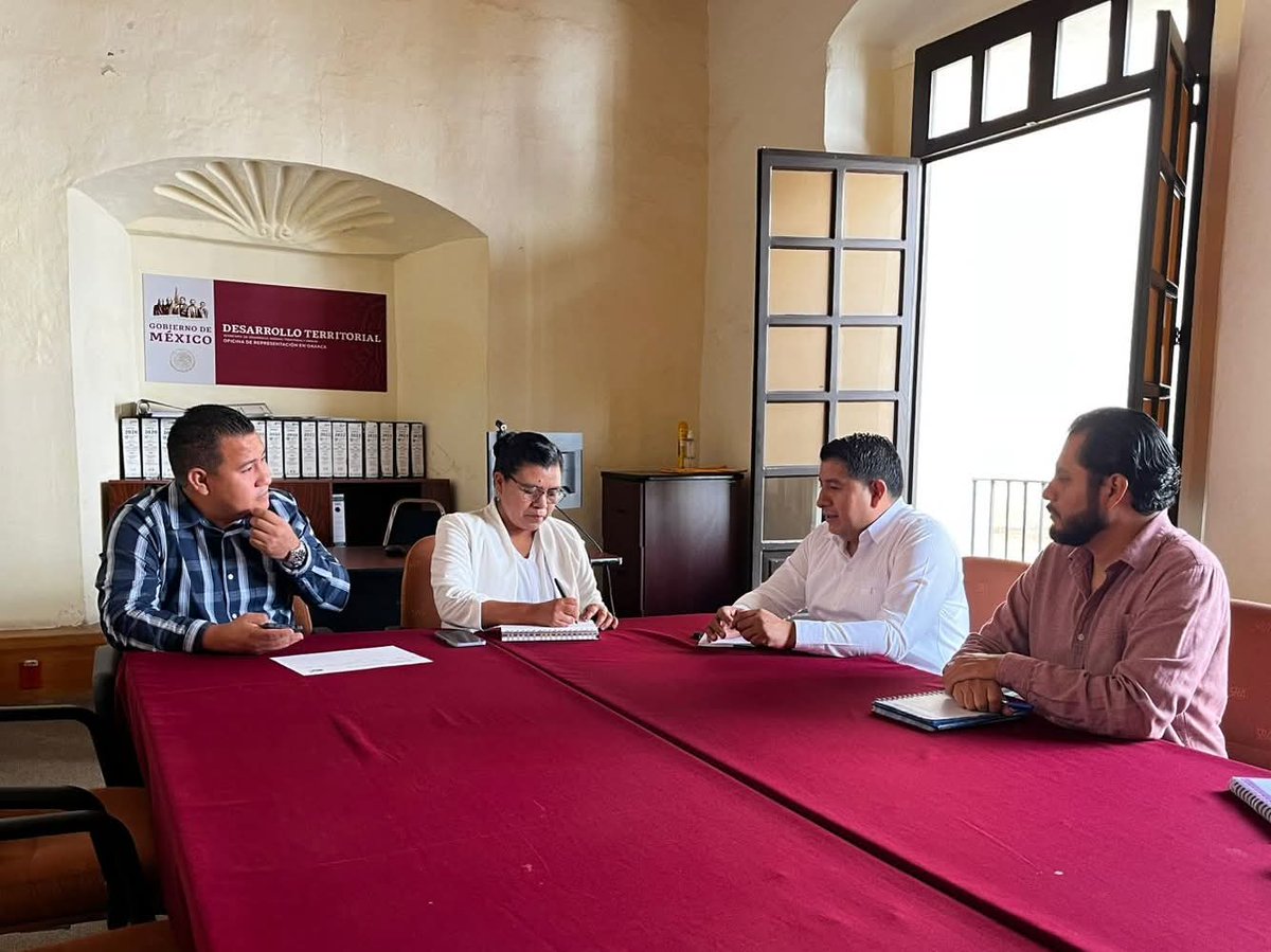 Este día, nuestro Director General Emilio Rivera Moreno, sostuvo una reunión de trabajo con Jacinta Aragón, titular de la Oficina de Representación de SEDATU, a fin de fortalecer el vínculo institucional entre ambas entidades y continuar trabajando por un desarrollo integral.