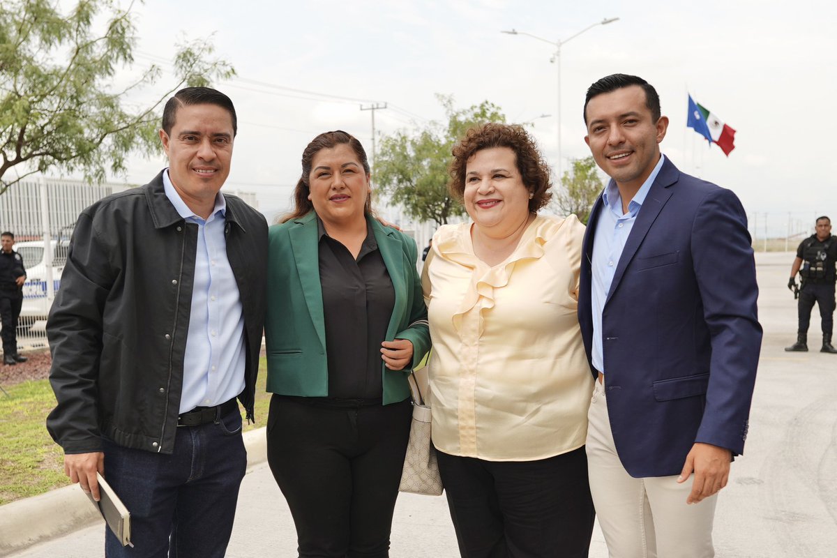 CarrionDaniel1's tweet photo. El día de hoy asistimos a la entrega de 259 patrullas, por primera vez se entregaron listas para usarse y en cantidad de acuerdo al número de habitantes de los municipios de las regiones Lagunas, Sur y Sureste de Jalisco. https://t.co/71Ck7UKBjj