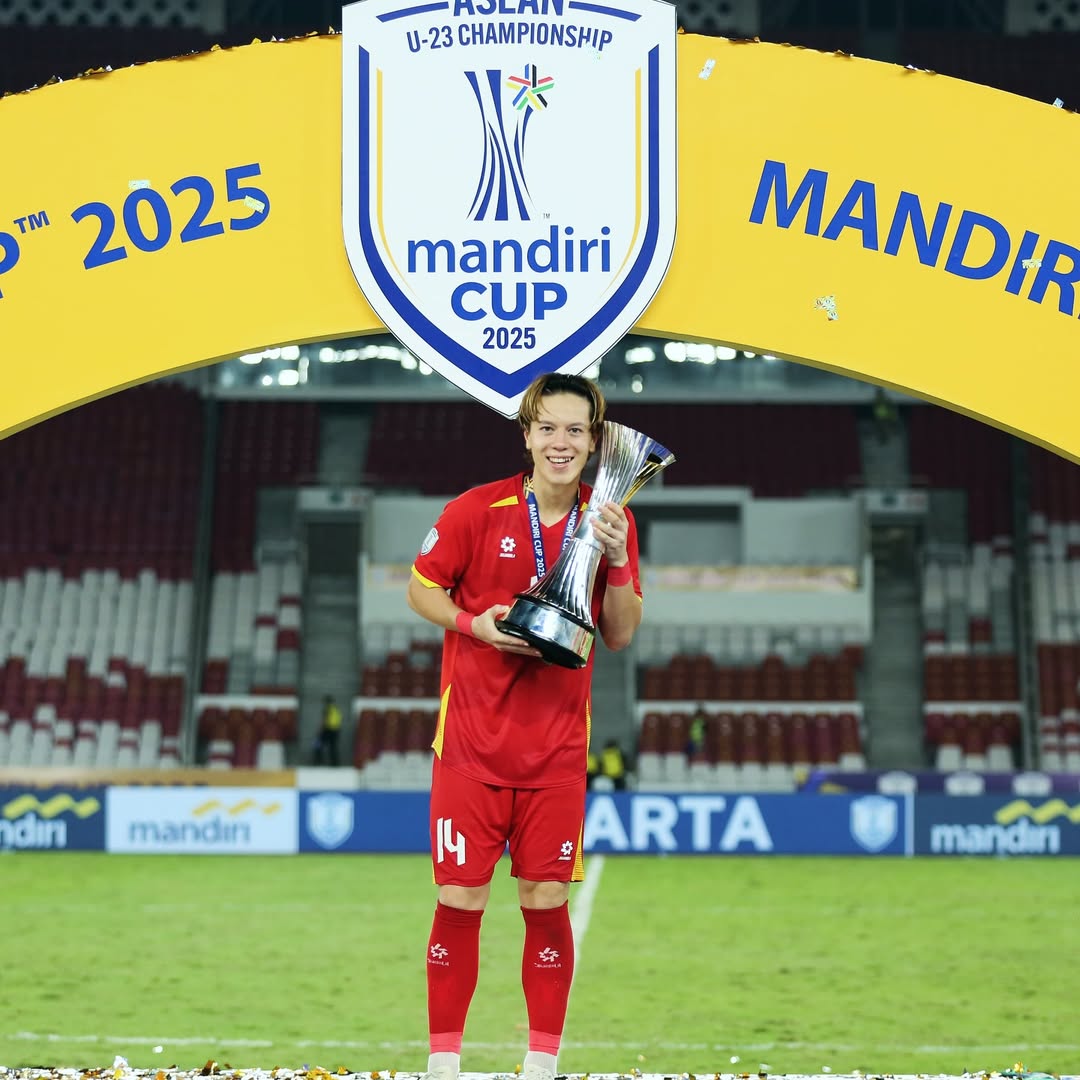 yftagency's tweet photo. Congratulations 🎉👏🏻 Viktor Le 🇻🇳🇷🇺. From @pfc_cska Russian Mentality for Vietnam. For the third row in @aseanutdfc 🏆🥇 .

Ini soal Mental.

✳️✳️✳️✳️

#Vietnam #champ1ons #AseanU23 #jakarta #inavie https://t.co/nUHWAcAUXJ