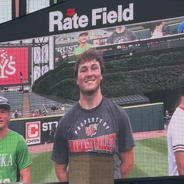 HBR's own Martin Ledbetter was at the White Sox Guaranteed Rate Field to be recognized for his 4th IHSBCA All state honor. 

Congratulations Martin! 
#RoyalPride