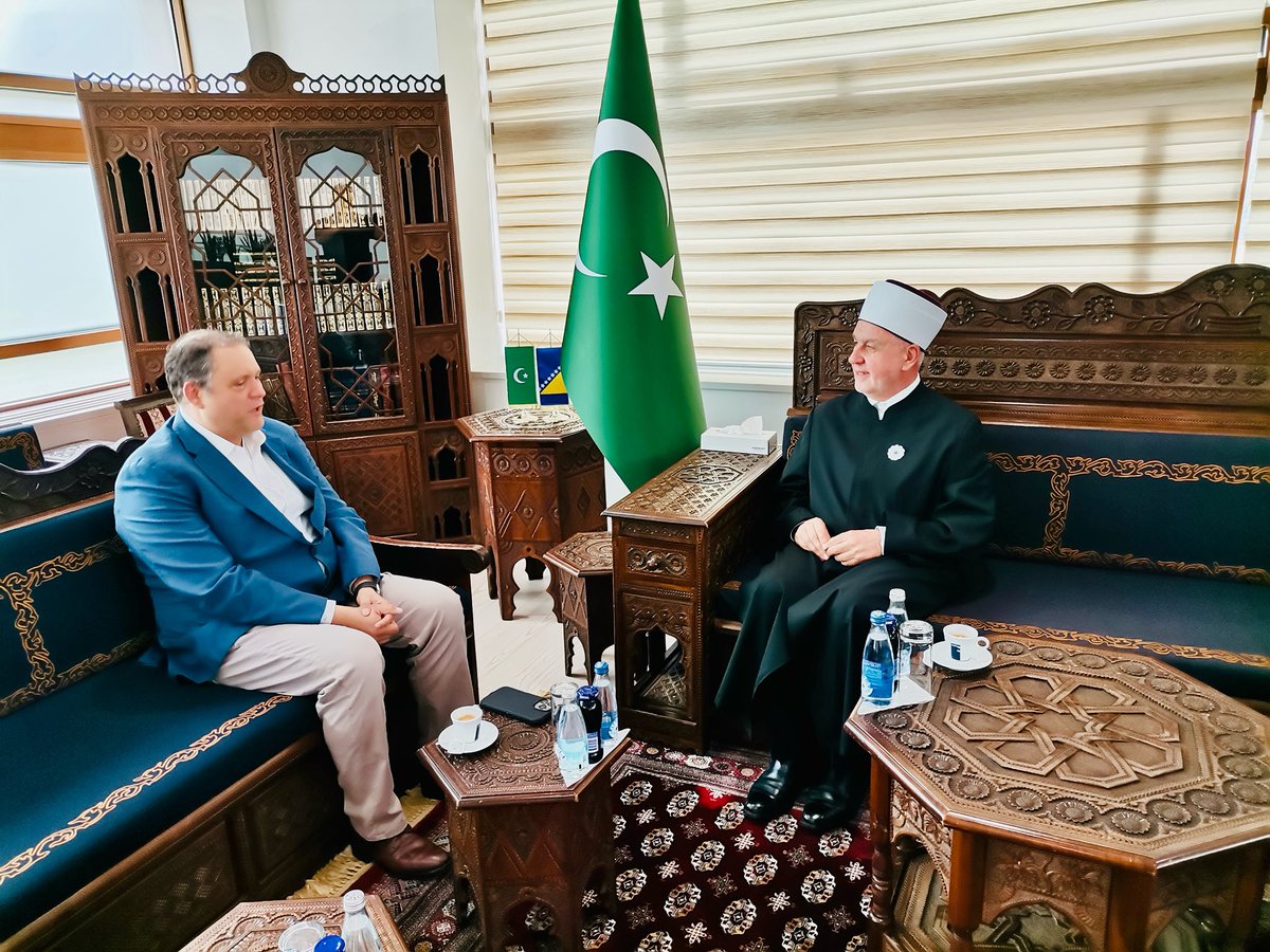 Predsjednik Kongresa Bošnjaka Sjeverne Amerike (KBSA), Amir Ovčina, održao je sastanak sa reis-ul-ulemom Islamske zajednice u Bosni i Hercegovini, Huseinom ef. Kavazovićem, u prostorijama Rijaseta Islamske zajednice. Tokom sastanka, predsjednik Ovčina je informisao reis-ul-ulemu