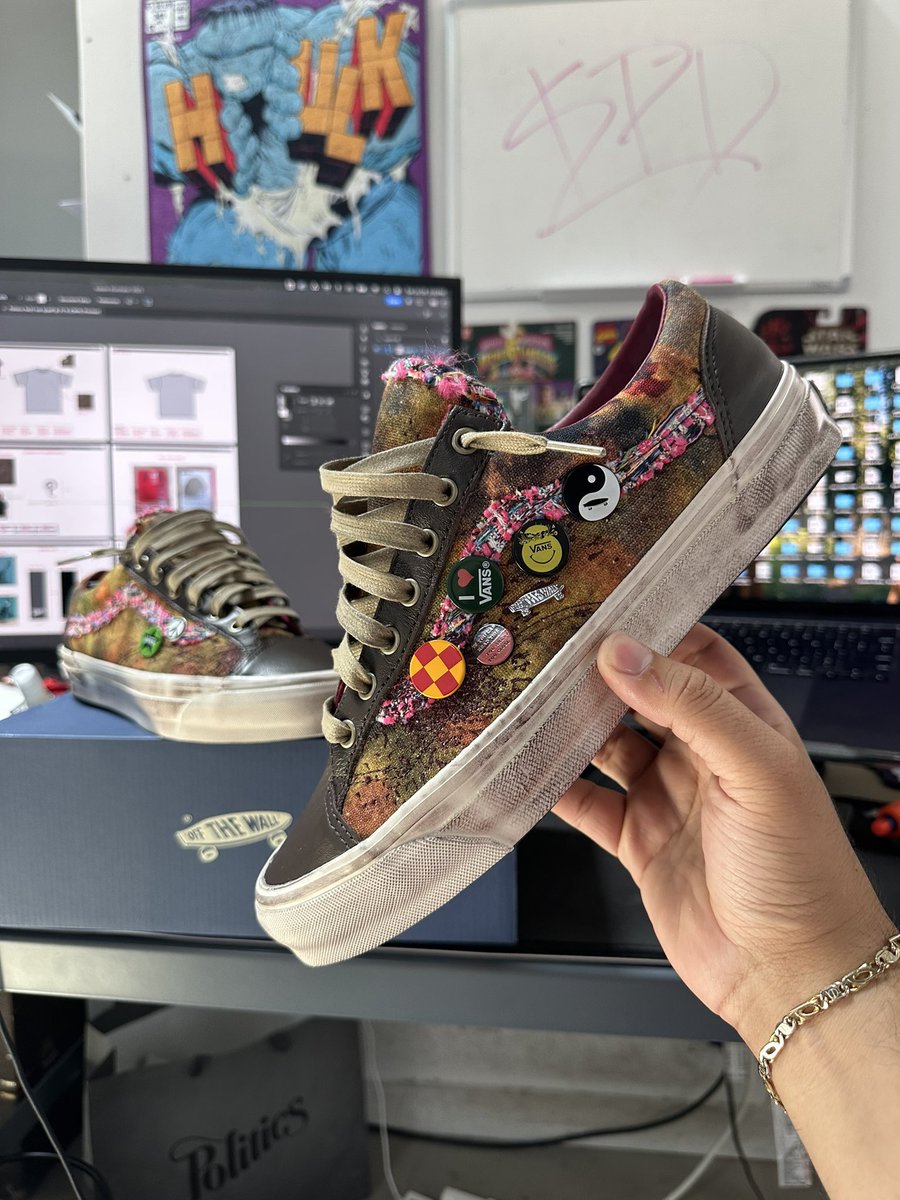 Ovrnundr's tweet image. The Chanel Graffiti Bag inspired Vans Old Skool “Souvenir” is starting to arrive at select Vans stores worldwide 🧳