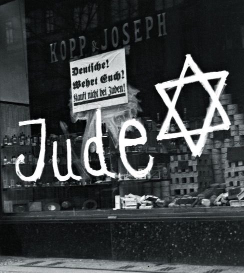 In den 1930er Jahren verwendeten Antisemiten und Nazis in Europa den Ausdruck „Juda verrecke“ als Slogan für die Vernichtung der Juden. Was führte zur Ermordung von 6 Millionen Juden im Holocaust in fast allen europäischen Ländern?
Heute lautet der Ausdruck „Free  Palestine“…