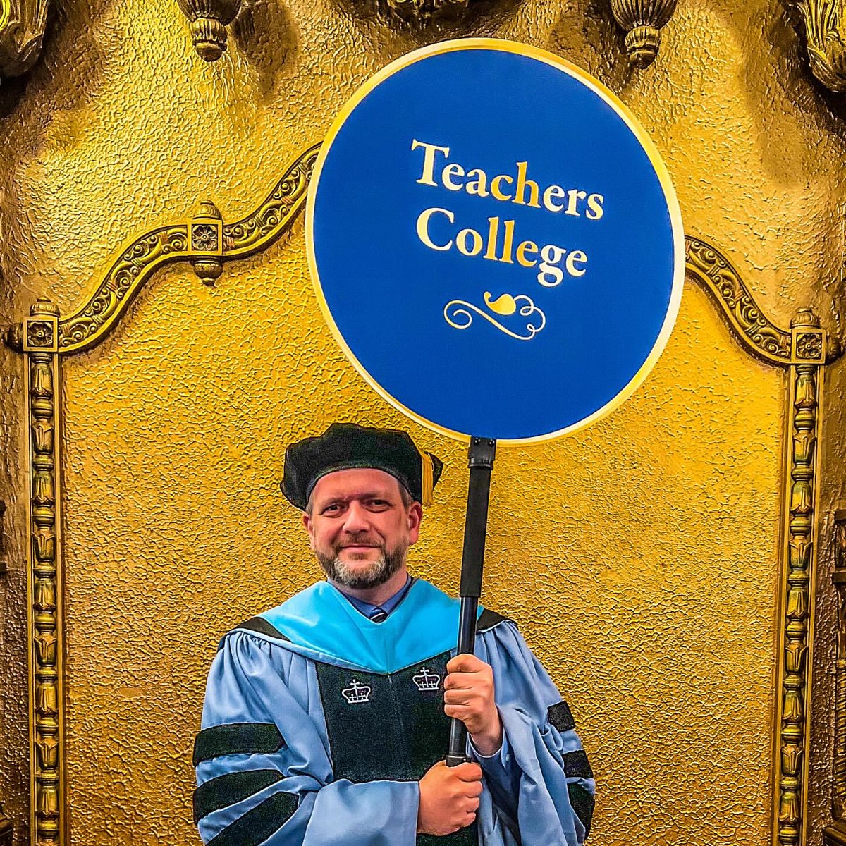 DrJeffreyP's tweet image. Honored to serve as a member of the @TeachersCollege Alumni Council &amp;amp; as Co-Chair of the TC Alumni Experience Committee! Excited to give back &amp;amp; support alumni connections that matter. 💙💛
🔗 tc.columbia.edu/alumni/
#TCalumni #HigherEd #AlumniLeadership