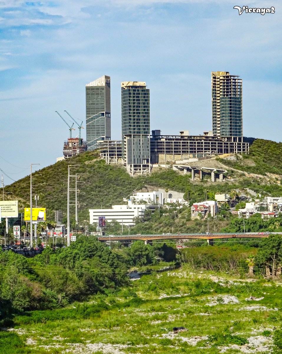 vicraya2's tweet photo. Torre Rise (475m) ya se puede ver sobre pasando el cerro de la Loma Larga desde el puente atirantado de Monterrey 😱😱😱😍😍😍 
¡SERA IMPRESIONANTE! 🥹🤩🤩🤩 

📸 Fotografía de mi autoría 😉 

#monterrey #nuevoleon #mexico #visitmexico #mty #city #Travel #nuevoleón https://t.co/AzilGquSkT