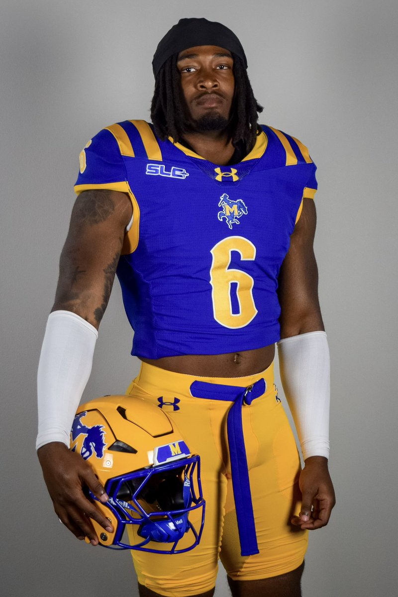 EmauriSibley's tweet photo. Loving what I have and striving for what I don’t. #GeauxPokes https://t.co/5fWAiZjTvC