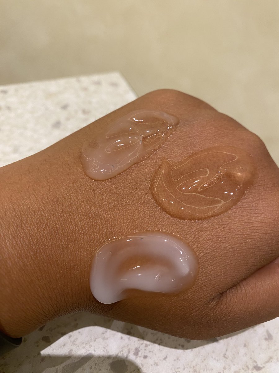 njasenjaa's tweet image. Teksturnya GEL semua!

💧 Gak lengket
💨 Gampang nyerap
🌤️ Ringan buat pagi
🌙 Nyaman buat malam

#TextureShot #MoisturizerReview