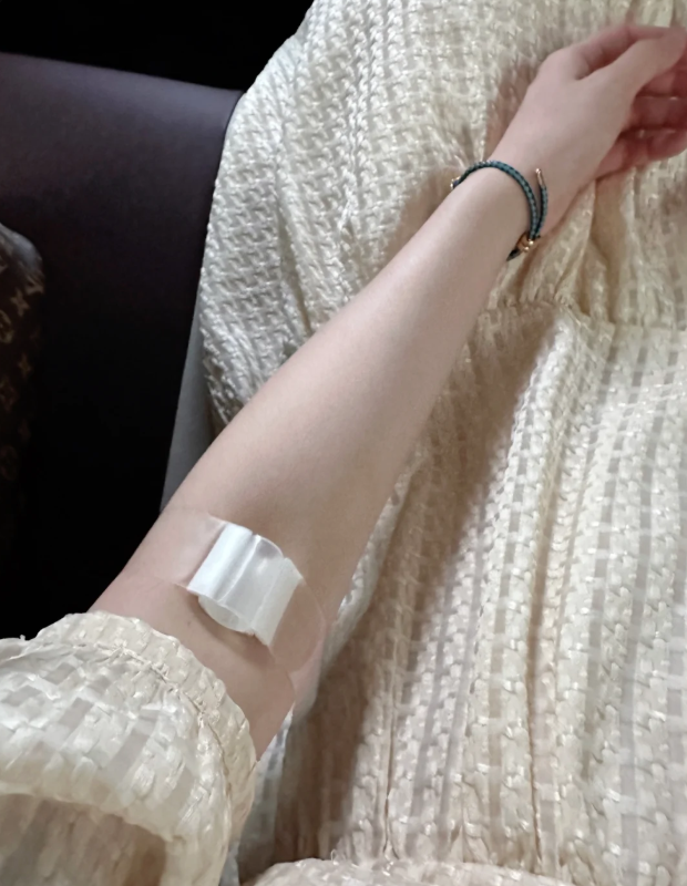 TadecMasy's tweet photo. Don't worry, it's a normal blood test. https://t.co/J1UQCvVFjU