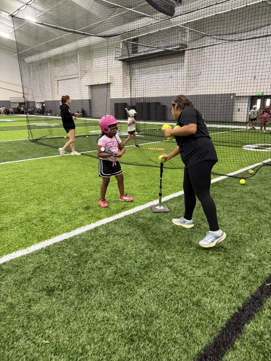 Corrina (@coachliscano) on Twitter photo Day 2 of softball camp✔️ Lots of drills, lots of energy, lots of FUN! 🥎⚡️
Catch us tomorrow for Day 3!!
Same time, same energy, same vibes!
<a href="/ElginSoftball/">Elgin Softball</a>
#OTOTOF #EXCELLENCE Day 2 of softball camp✔️ Lots of drills, lots of energy, lots of FUN! 🥎⚡️
Catch us tomorrow for Day 3!!
Same time, same energy, same vibes!
<a href="/ElginSoftball/">Elgin Softball</a>
#OTOTOF #EXCELLENCE