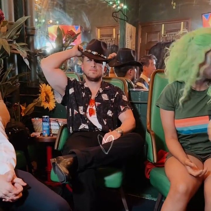 shourtgela's tweet image. whatever i dont even care (im frothing at the mouth)