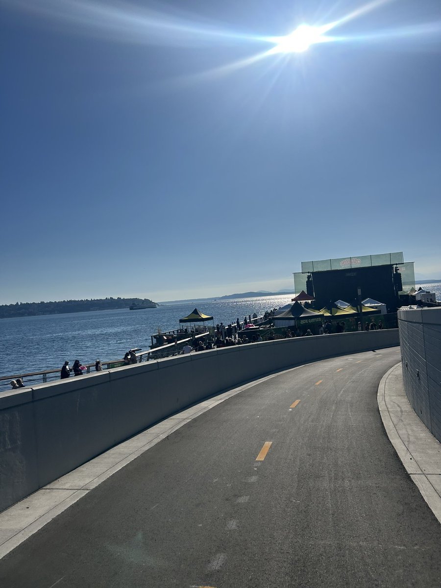 RHTIII's tweet image. Kudos Seattle!  The waterfront bike trail is fantastic! #interconnectivity #biketrails @WaterfrontSEA