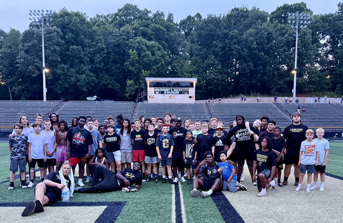 Concord Spider FB (@chsspiderfb) on Twitter photo Amazing turnout for our Annual Free Spiders Youth Football Camp! Shout out to <a href="/ConcordMiddle/">Concord Middle School</a> football Coach Hicks and team for being a part. One Community #WeAreConcord <a href="/_CHSathletics/">CHS Athletics</a> <a href="/CoachShepCHS/">Darren Shepherd</a> Amazing turnout for our Annual Free Spiders Youth Football Camp! Shout out to <a href="/ConcordMiddle/">Concord Middle School</a> football Coach Hicks and team for being a part. One Community #WeAreConcord <a href="/_CHSathletics/">CHS Athletics</a> <a href="/CoachShepCHS/">Darren Shepherd</a>