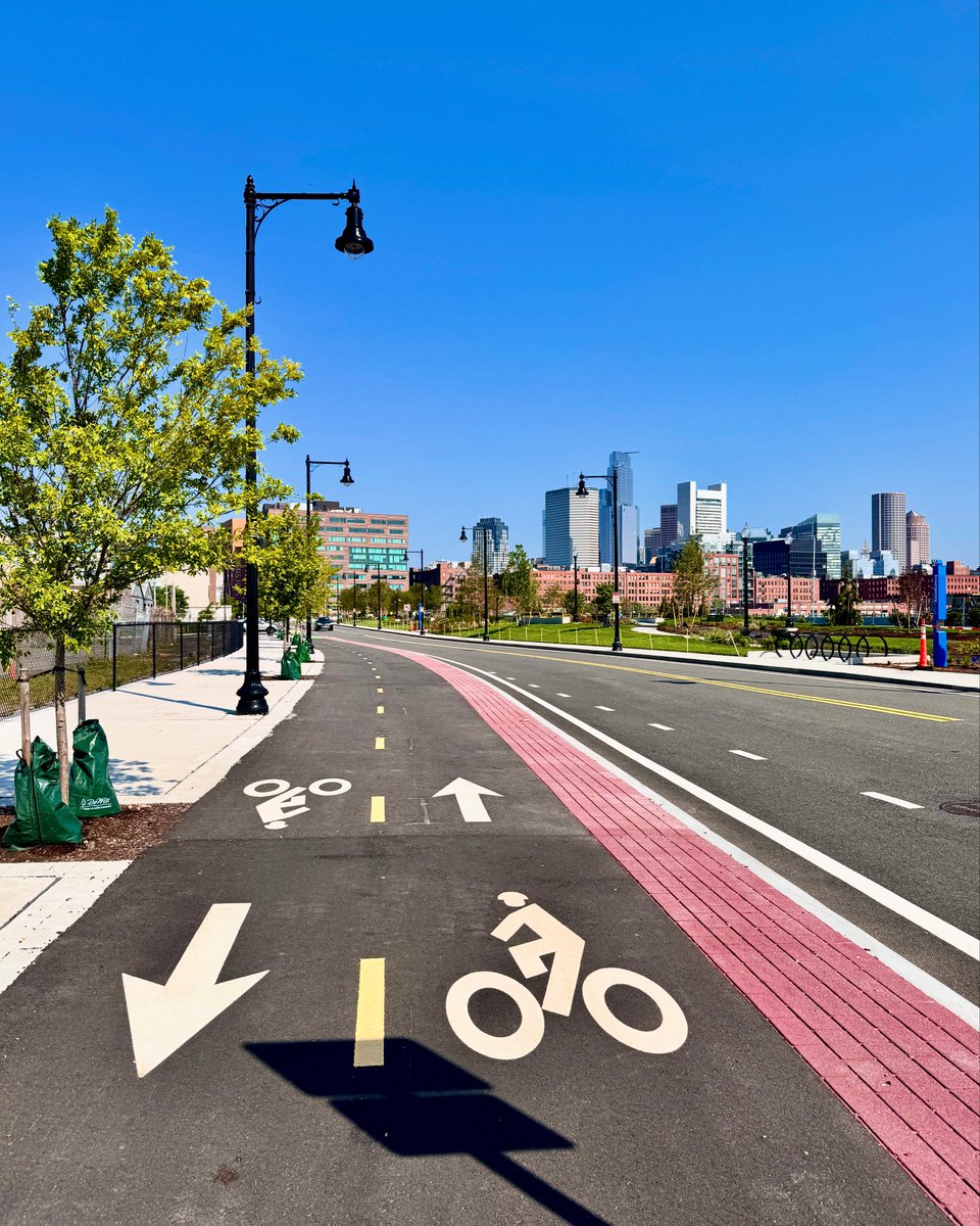 Cypher St—What was once a trash-strewn wasteland of jersey barriers and no sidewalks is now a safe, green corridor with separated bike lanes, smooth pavement, lighting, and park space. From pedestrian no-go to a people-first street! 🌳🚲