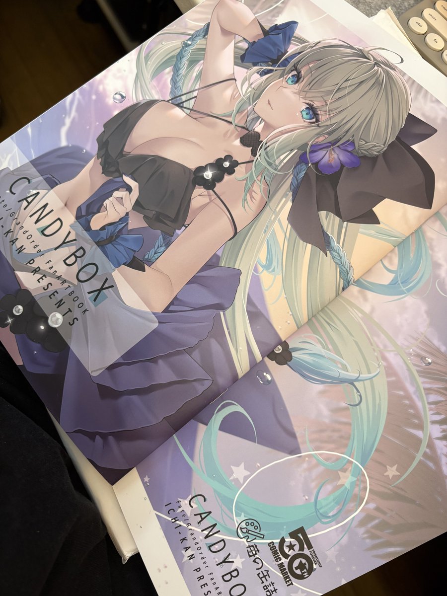 モルガン(Fate) 「コミケの新刊の見本届いたよ〜今回もめちゃくちゃいい感じに仕上げていただきました!」|あかつき聖のイラスト