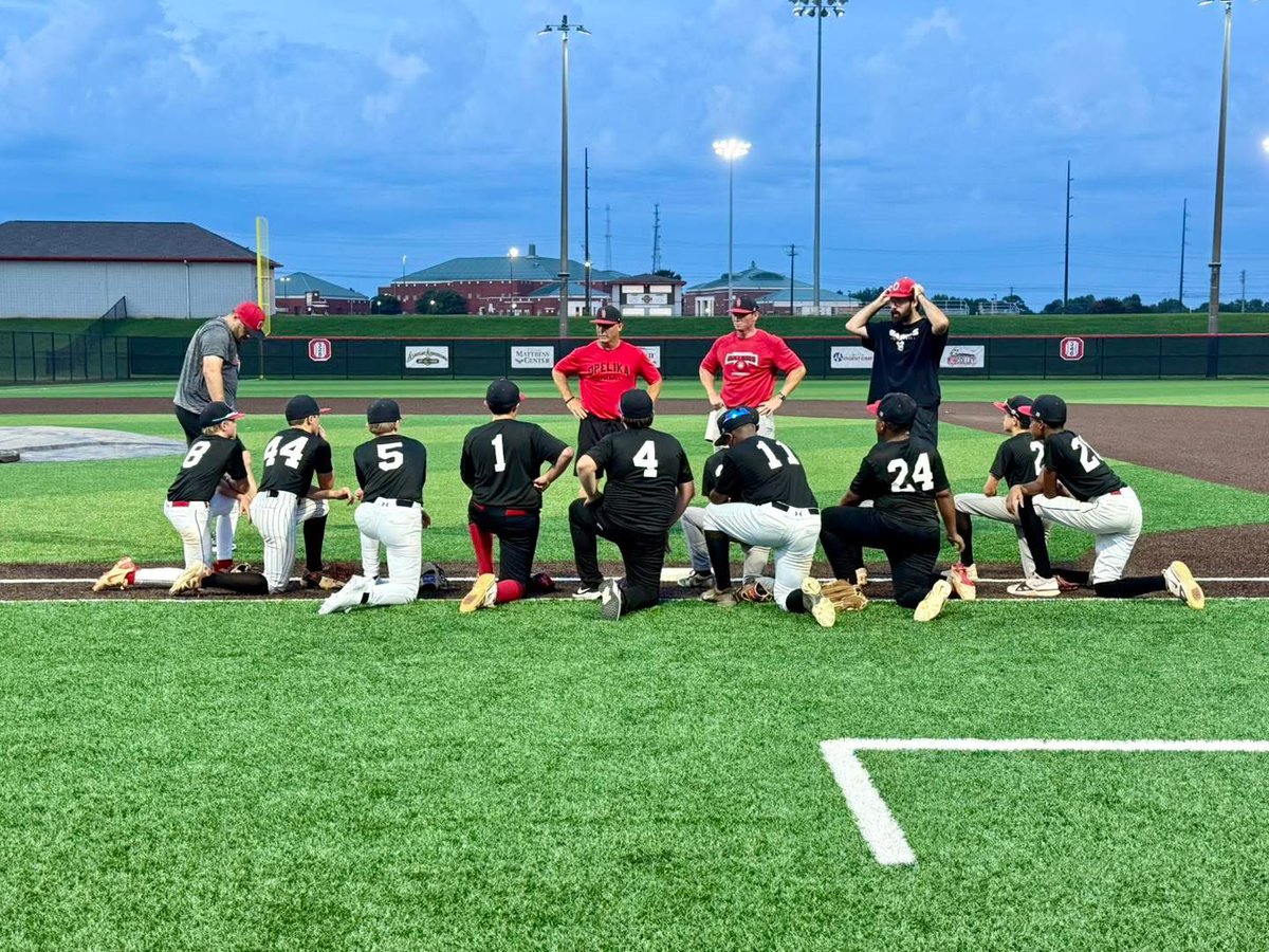 We had a great time working with the Ozone All-Stars tonight before they head off to the World Series! Good luck boys!! #futureDawgs