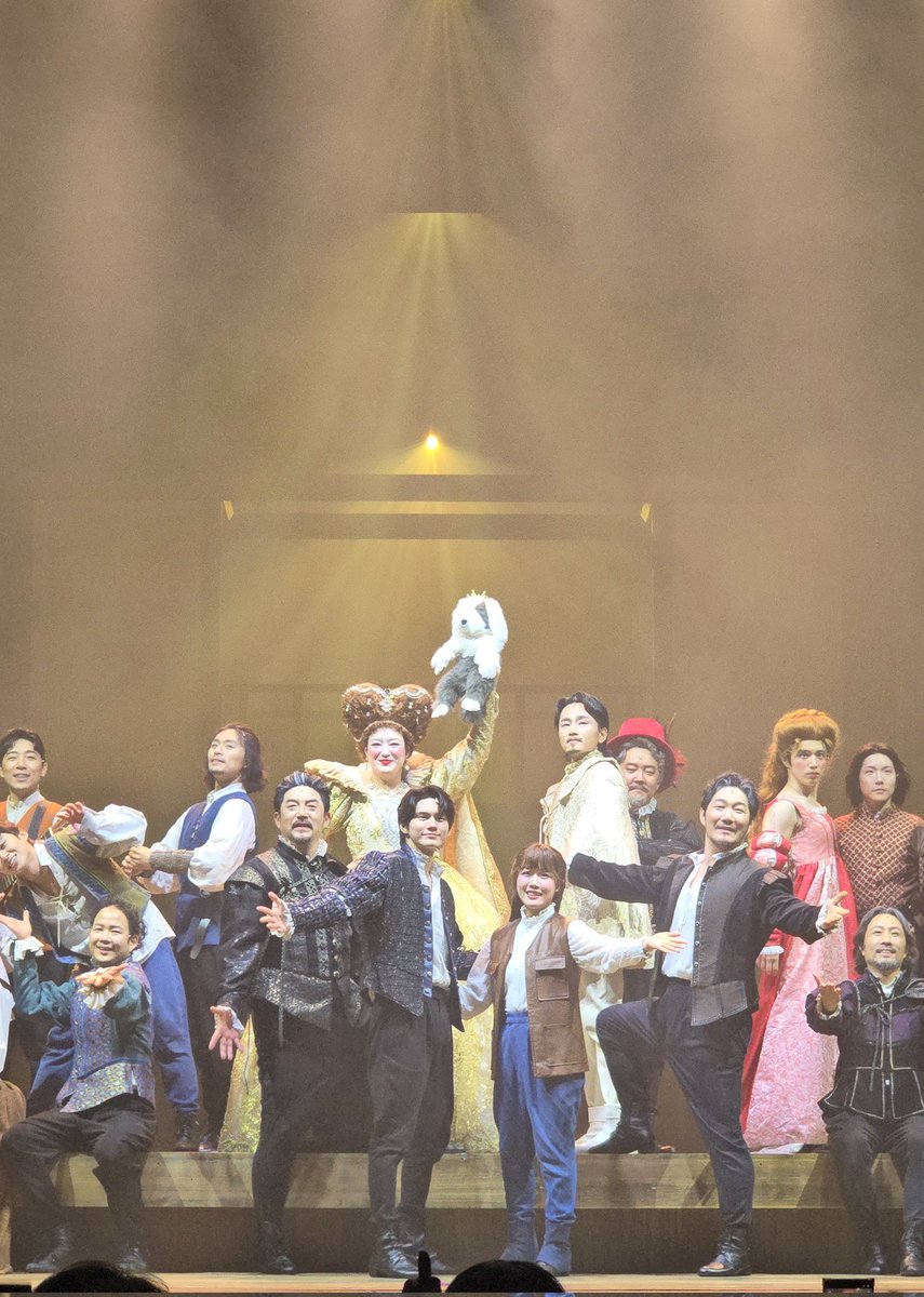 miripong1's tweet photo. 셰익스피어인러브 4차관람
성우님의 눈물에 더욱 감동...
이제 좀 익숙해졔서 다른배우님들의
표정도 잘보이고...ㅋ
여러역활을 연기하느라 무대뒤에서
엄청 분주할 배우님들 감사해요~~~
웨섹스경의 또 다른 해석도 좋았어요...
윌셰익스피어 옹성우 화이팅!!
#ONGSEONGWU
#옹성우
#셰익스피어인러브 https://t.co/2hKr9vbyuR