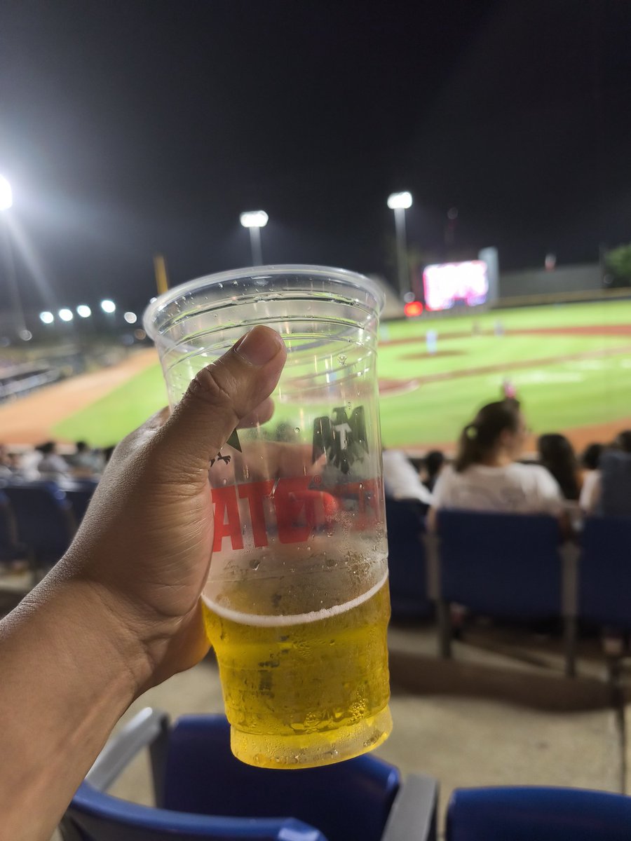 eitmer's tweet photo. Martes de birra https://t.co/d31BbFfUvF