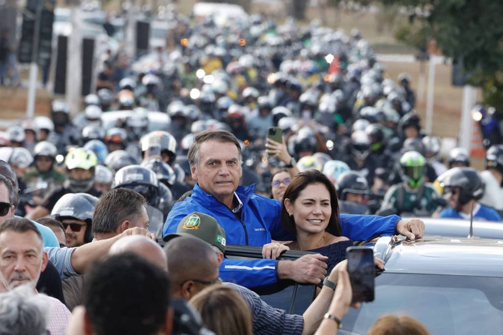 Entendam uma coisa vcs jamais vão acaba com esse homen vcs jamais vão acaba com Jair messias Bolsonaro 🇧🇷🇧🇷🇧🇷🇧🇷