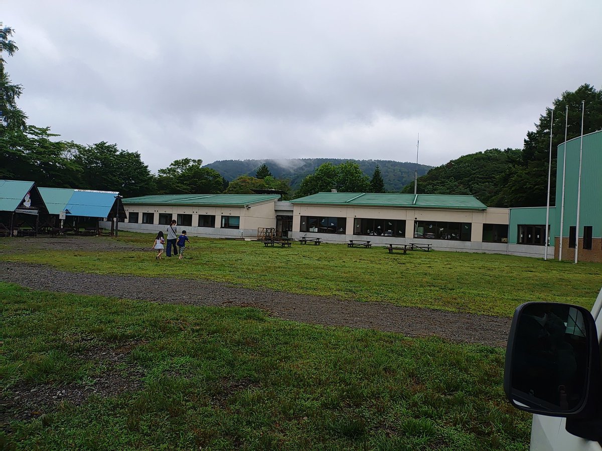 幌別鉱山に避難元小学校に避難、自動販売機トイレエアコン完備横になるスペースもあり、子供のいる方には、安心な場所です。スタッフさんの対応が凄く良くて、こうゆう時は、本当に有り難いね。感謝です。