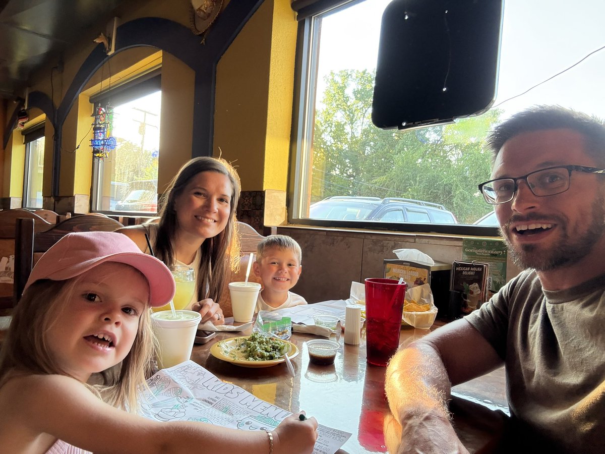 cmerrell3's tweet image. Happy Birthday to my lovely wife! We loved celebrating her all day today!