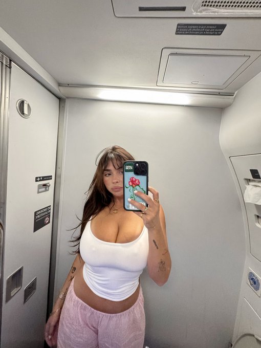 2 pic. Airplane https://t.co/X75zdS9Bpm