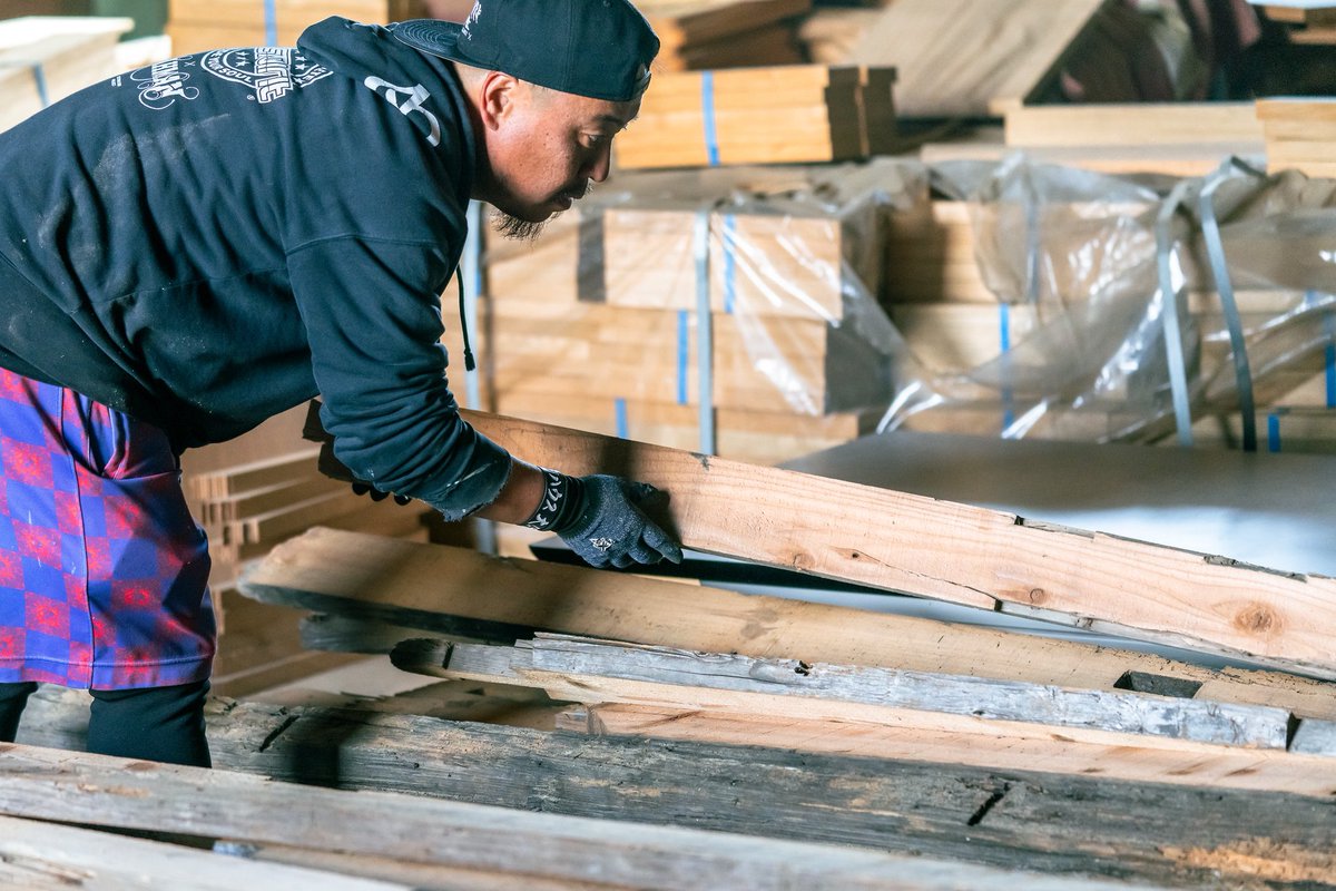 MASH-ROOMの家具は、福岡県大川市の園田産業で生まれています。
この場所から、「循環」と「復興支援」の想いを込めた家具が生まれています。
👉 mash-room.com

#maahroom
#循環
#大川家具