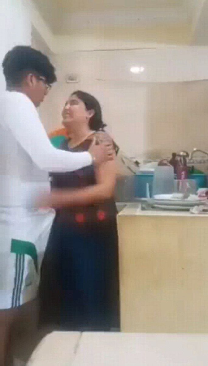 techmahindra64's tweet image. Bro wasn’t learning biology,

 he was doing a full practical 🌚🧬