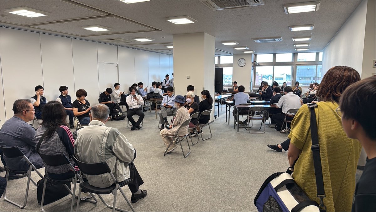 【公式】北海道新聞釧路報道部〈ココカラ~読者とつくる紙面〉 (@kokokara_news) on Twitter photo 釧路港では30日10時42分、30センチの津波を観測しました。
根室花咲、浜中町でも30センチを観測しています。
北海道開発局は釧路市浪花町~幣舞橋(1.1キロ)を通行止めにしています
写真は4、5階に避難場所を開設している釧路市市防災庁舎です
hokkaido-np.co.jp/article/119269… 釧路港では30日10時42分、30センチの津波を観測しました。
根室花咲、浜中町でも30センチを観測しています。
北海道開発局は釧路市浪花町~幣舞橋(1.1キロ)を通行止めにしています
写真は4、5階に避難場所を開設している釧路市市防災庁舎です
hokkaido-np.co.jp/article/119269…