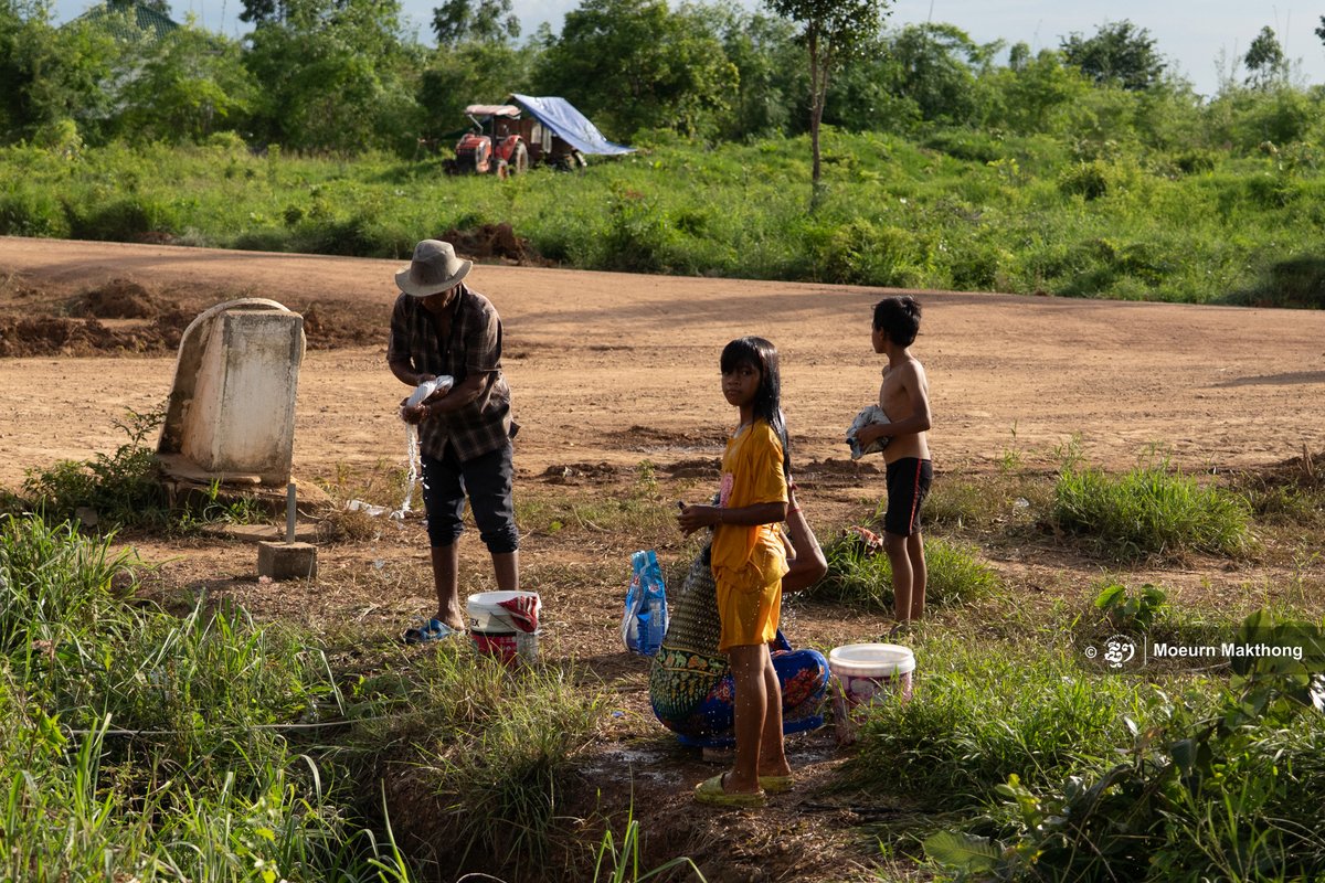 TTNEnglish's tweet image. IN PICTURES: Daily Life of Displaced Residents in Wat Thmar Kambor in Banteay Ampil District

ODDAR MEANCHEY – Despite access to bathrooms and sanitation facilities at their temporary shelter, shortages persist due to the large number of evacuees. Some residents say they prefer…