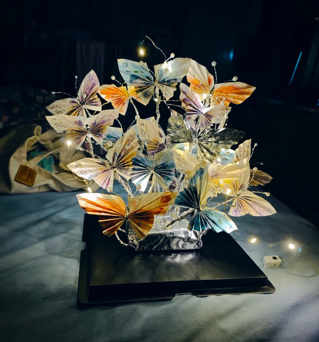 JiaQiang89871's tweet photo. Handmade Butterfly Elegance, Gift or Decor
独特蝴蝶花艺,承载心意,妆点空间。 Perfect touch of beauty! 🦋 #蝴蝶花 #手工艺术 #ButterflyFlowers #HandmadeWithLove #UniqueHandmade https://t.co/fCpR0Otvy8