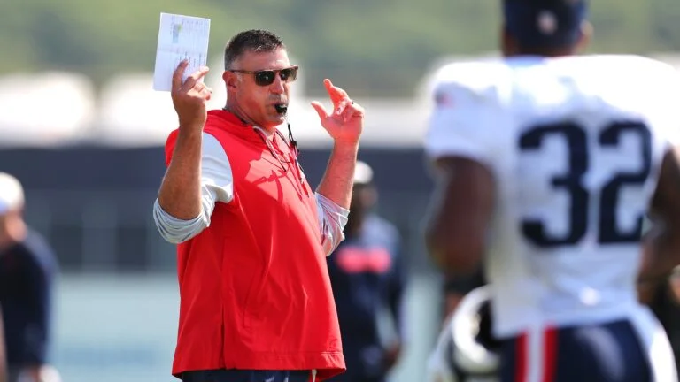Patriots offense faces growing pains with tougher throws in camp, but rookies impress and highlight plays shine. Kickers go 6-for-6 each in tight competition!  boston.com/sports/new-eng…
