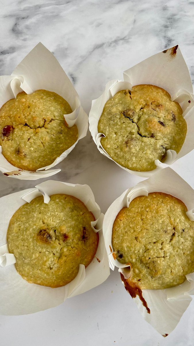 Avocado Cranberry Coconut Muffins 
from : katz__kitchen resepmamiku.com/en/avocado-cra…