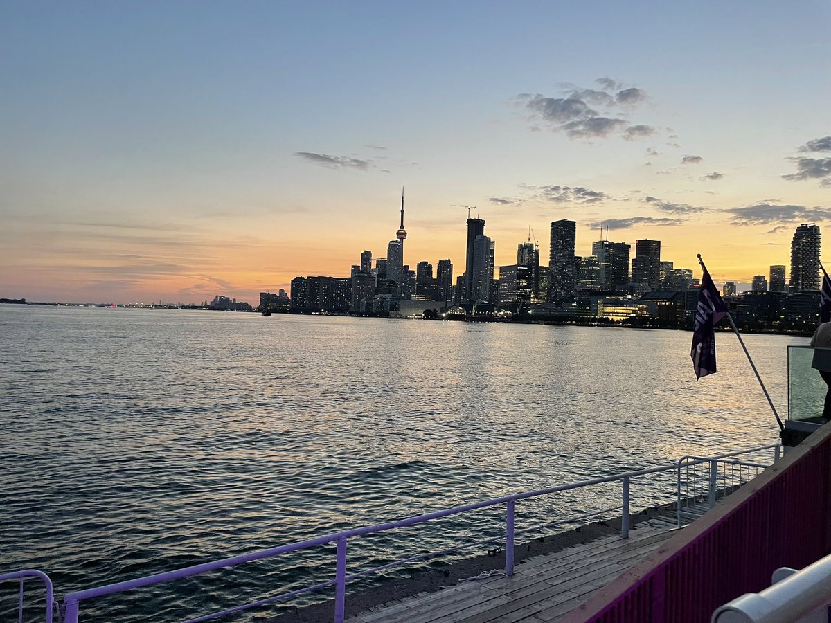 What another great day at #AAIC25! Today’s poster session featured exciting work by our graduate student and post-bacc lab members, and we wrapped up the evening soaking up amazing views of Toronto. Thanks <a href="/alzassociation/">Alzheimer's Association</a> and <a href="/ISTAART/">ISTAART</a>!