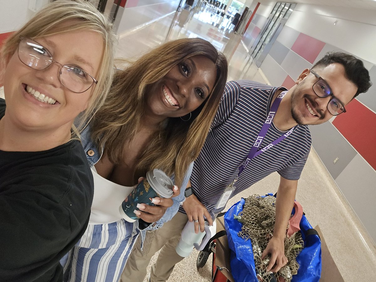 mchristy1122's tweet photo. Twas the night before teachers return, and all through the school…
The office was buzzing with excitement for tomorrow!
We can’t wait to welcome our amazing staff back! #BackToSchool #TeamWorkMakesTheDreamWork #THSReady #Terry_Rangers https://t.co/iCNa30HfMr