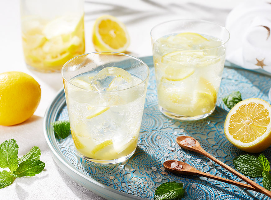 毎月30日は『サワーの日』です。
自家製塩レモンと焼酎を合わせた、さっぱりとして暑い夏にピッタリの「塩レモンサワー」は、いかがでしょうか。