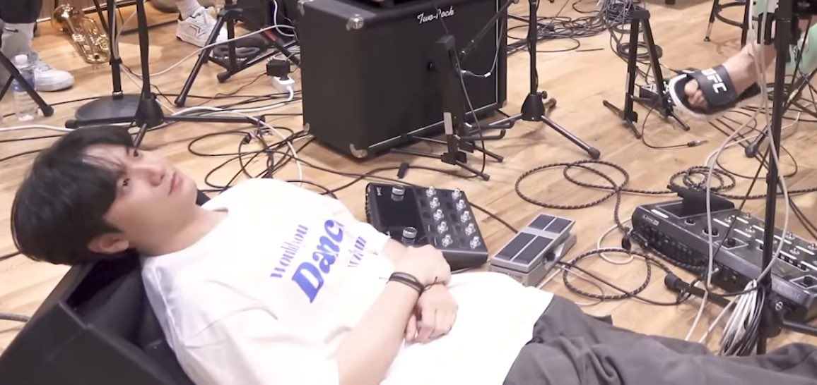 너무 더워서 에어컨 틀고 뜨거랑 이러고 있어야함