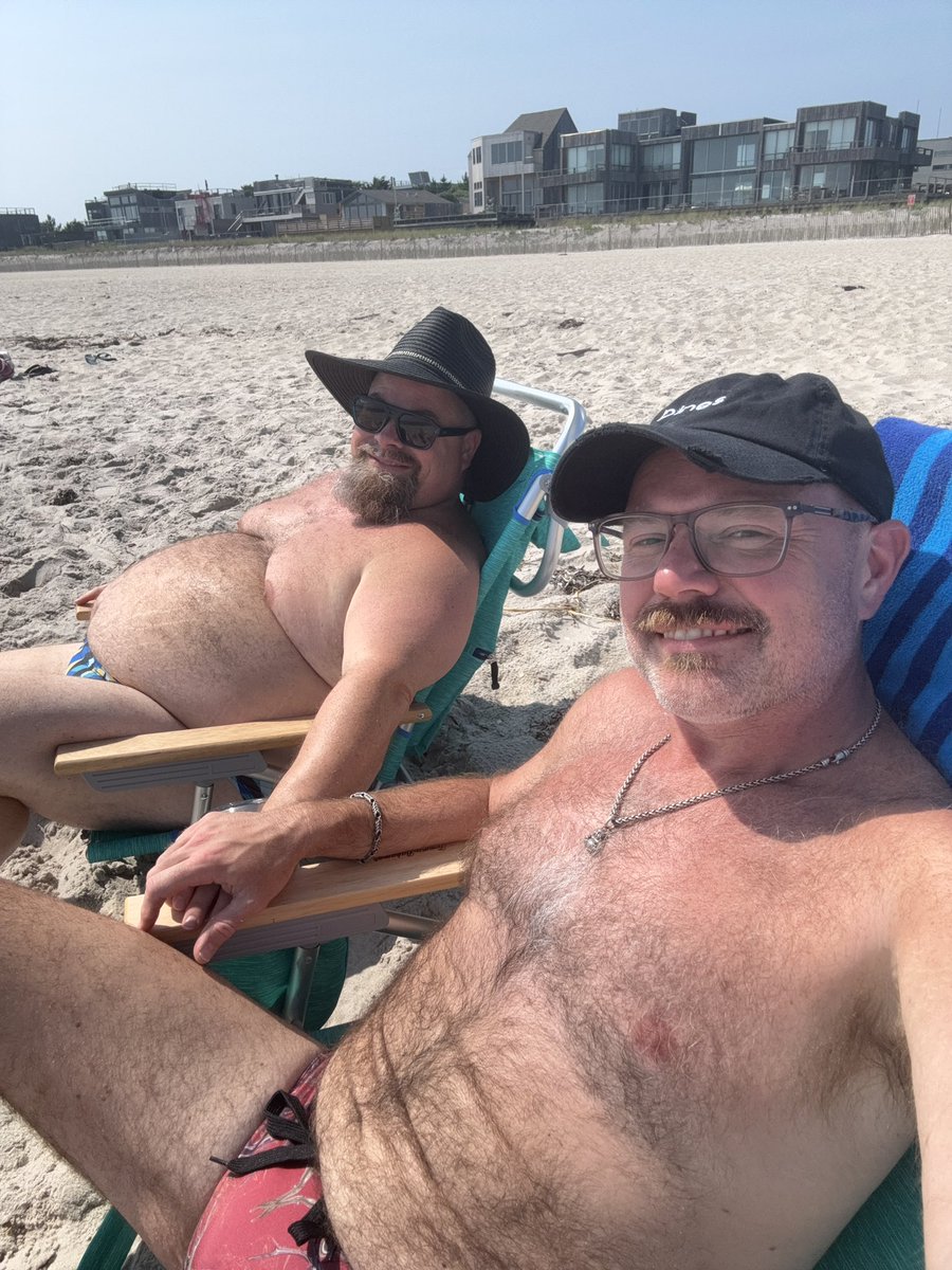 JesseHalpern's tweet photo. A perfect day at the beach with @garyr6273 
#fipines #fip #bears #bearscubsnbeards https://t.co/QG3JoxA2Uk