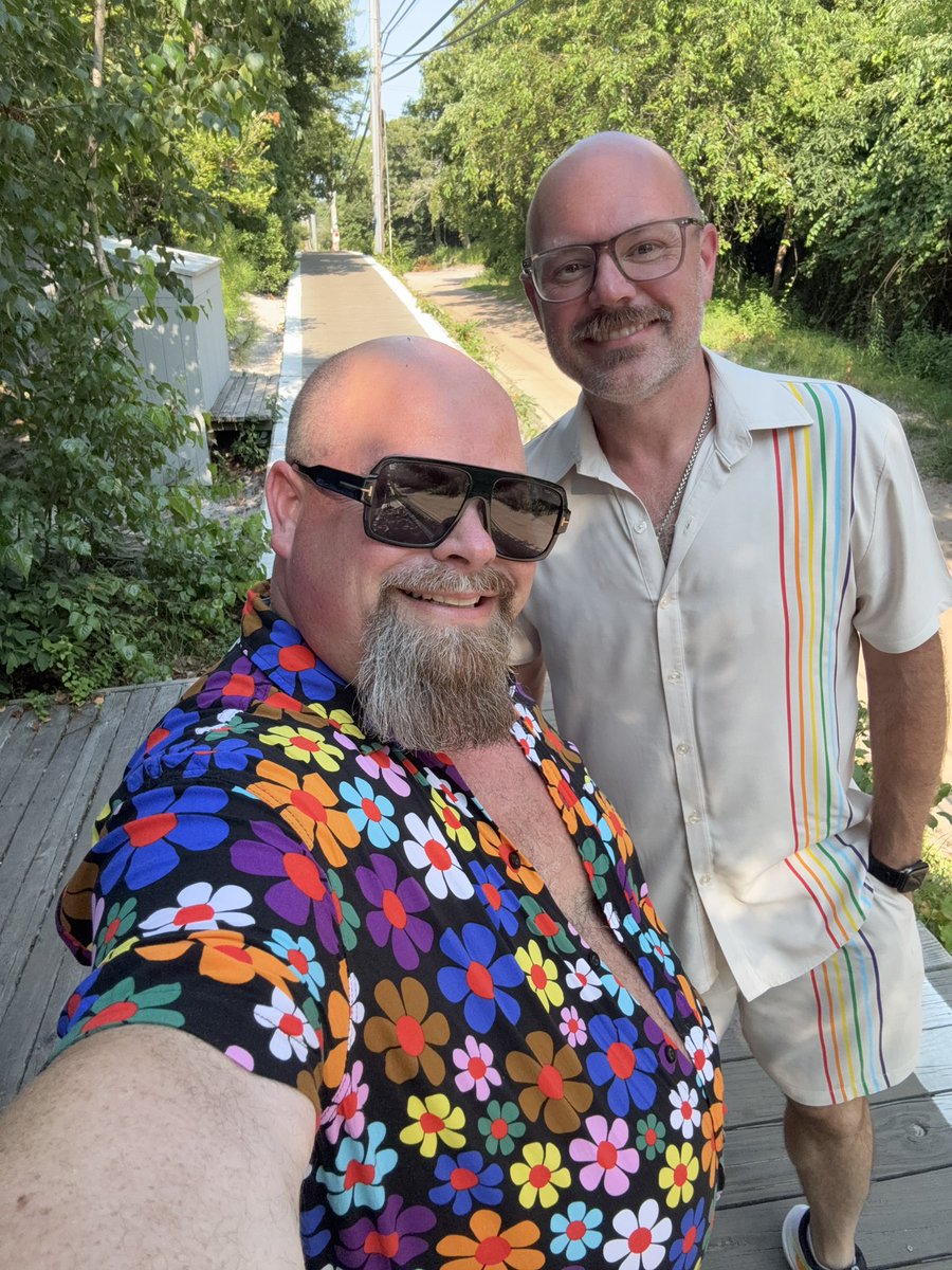 JesseHalpern's tweet photo. A perfect day at the beach with @garyr6273 
#fipines #fip #bears #bearscubsnbeards https://t.co/QG3JoxA2Uk