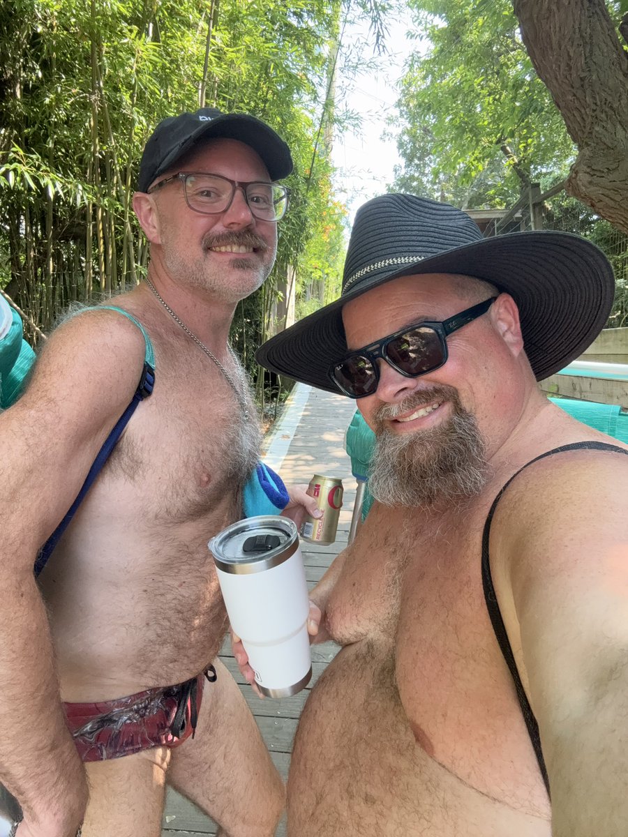 JesseHalpern's tweet photo. A perfect day at the beach with @garyr6273 
#fipines #fip #bears #bearscubsnbeards https://t.co/QG3JoxA2Uk